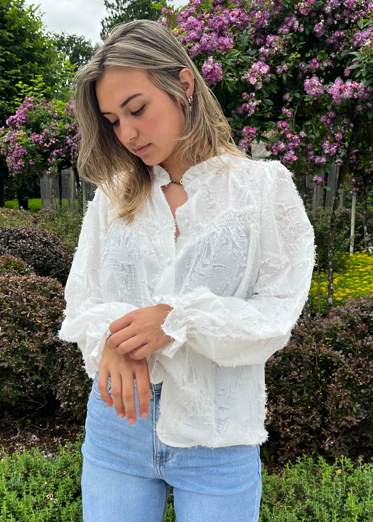 RUFFLE BLOUSE WIT