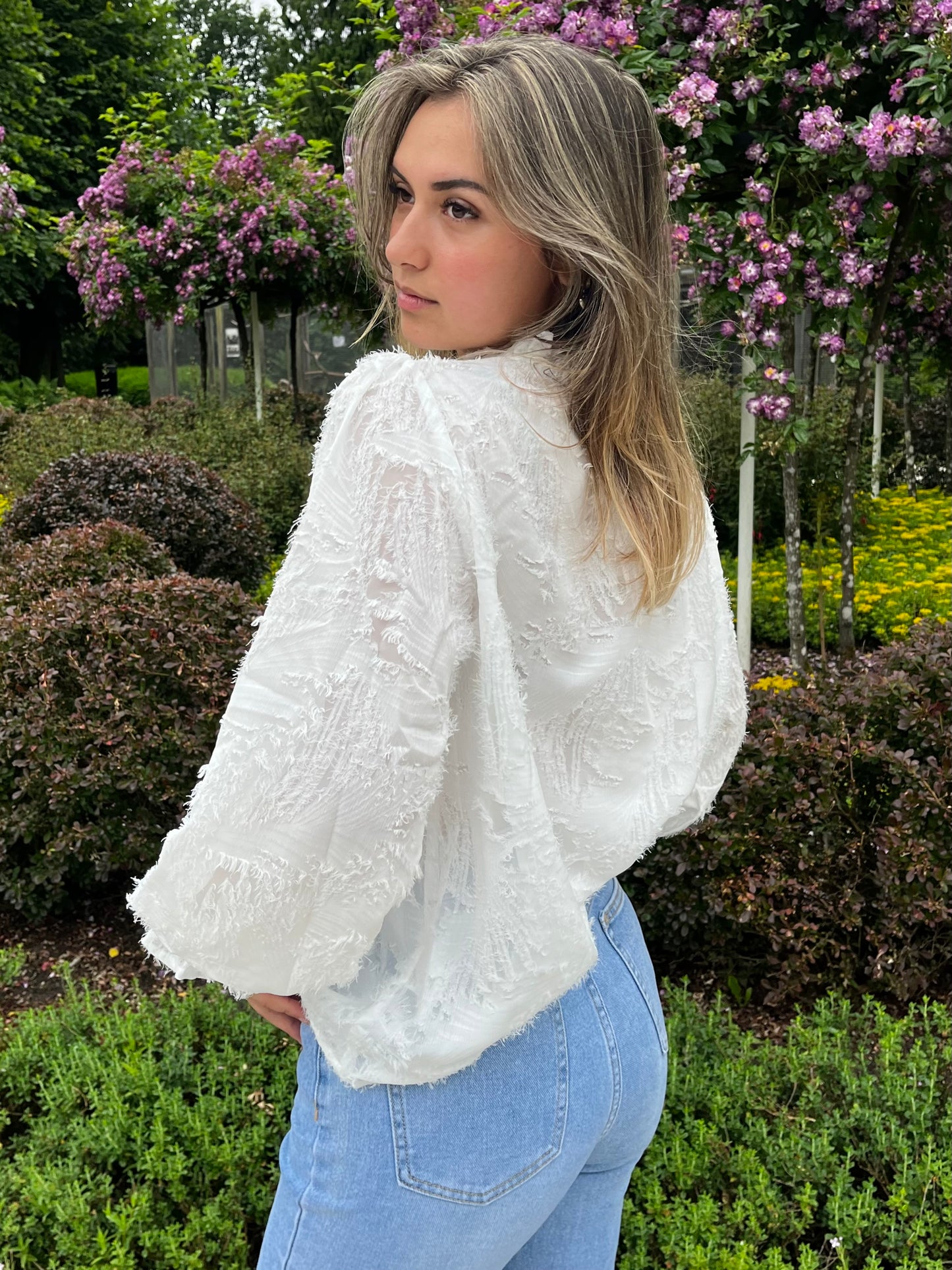 RUFFLE BLOUSE WIT