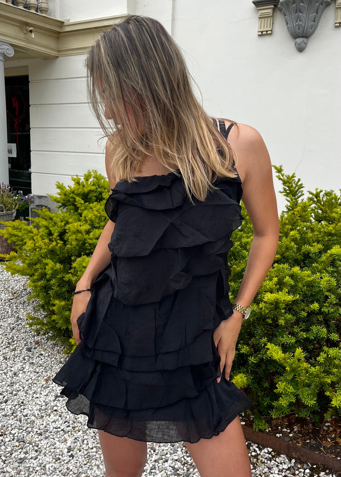 RUFFLE DRESS ZWART